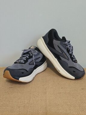 Brooks Women's Gray and Cream Athletic Running Shoes with Tan Outsole